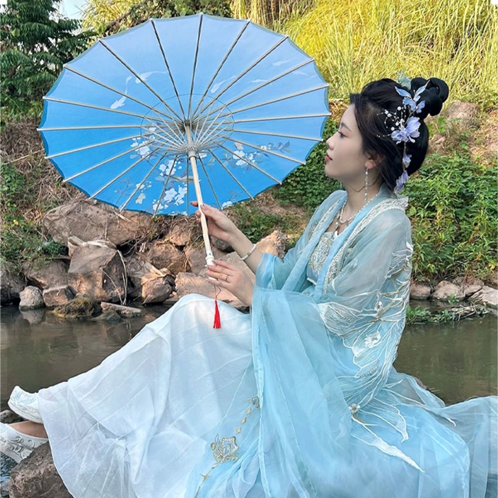Photography Of A Man - ร่มกระดาษสไตล์จีนโบราณ ขนาด 70 ซม. 10 สี