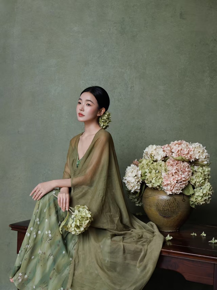 Photography Zen - 2026 สตูดิโอถ่ายภาพศิลปะสีเขียวใหม่ สไตล์จีน บรรยากาศสง่างาม โทนสีเย็น ให้ความรู้สึกแบบเพ้นท์